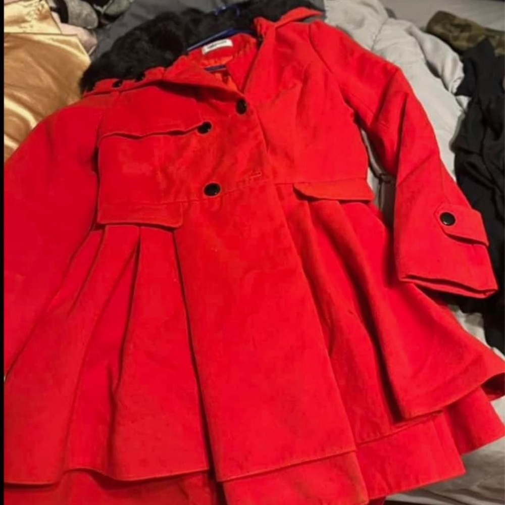 Elegant coat with peplum